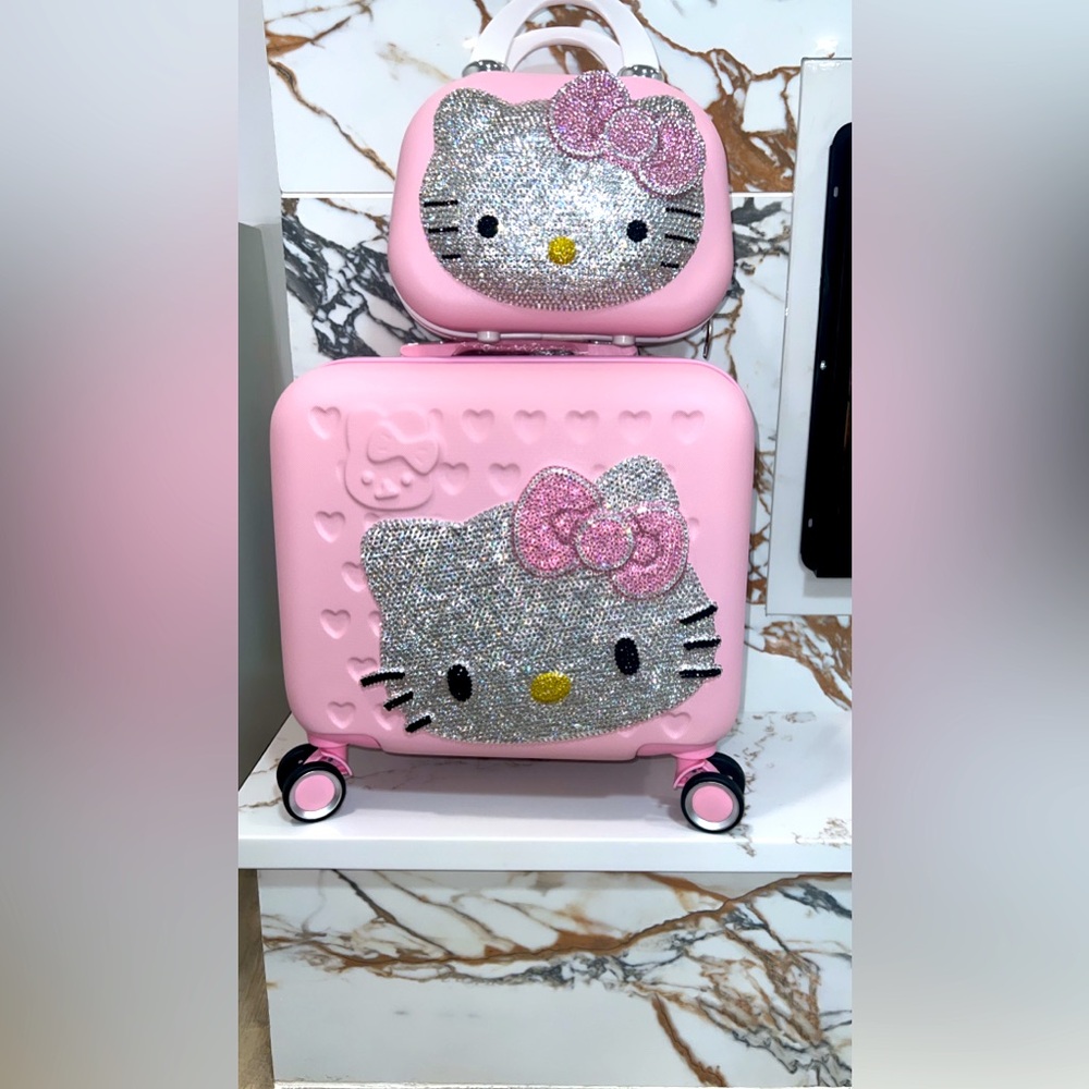 HELLO KITTY CARRY ON LGGAGE SET